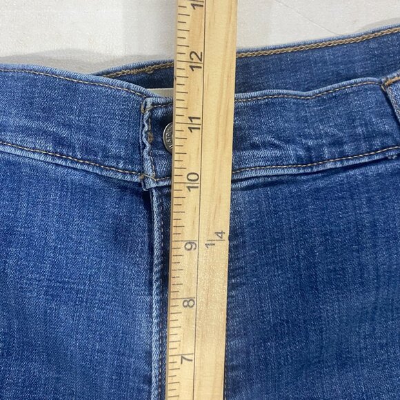 Levis Classic Straight Jeans Womens 24W Mid Rise Med Wash Hypersoft Stretch - Picture 11 of 16